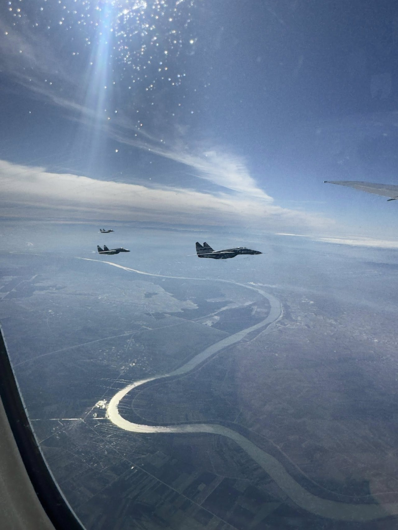 Serbiya qırıcıları Prezidentin təyyarəsini belə müşayiət etdi - FOTO
