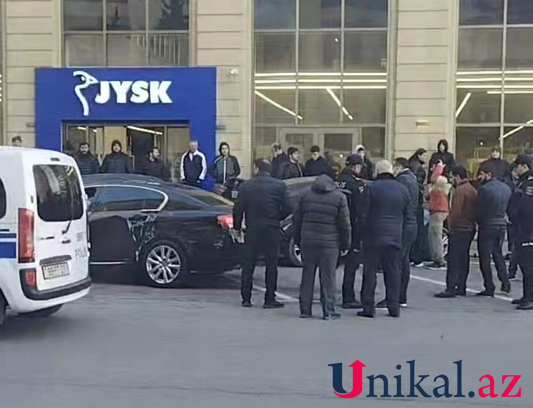 Bakıda "Lexus" 5 maşını əzdi - FOTO