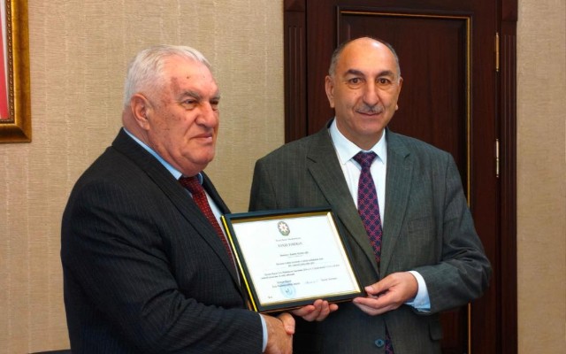 İcra başçısı yenicə işə götürdüyü köməkçisini vəzifədənazad etdi