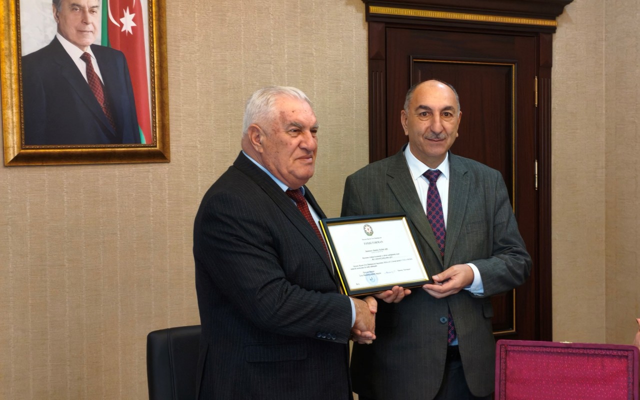 İcra başçısı yenicə işə götürdüyü köməkçisini vəzifədənazad etdi