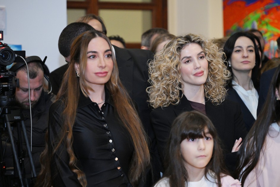 Leyla və Arzu Əliyevalar "Ana təbiət" sərgisinin açılışında - FOTOLAR