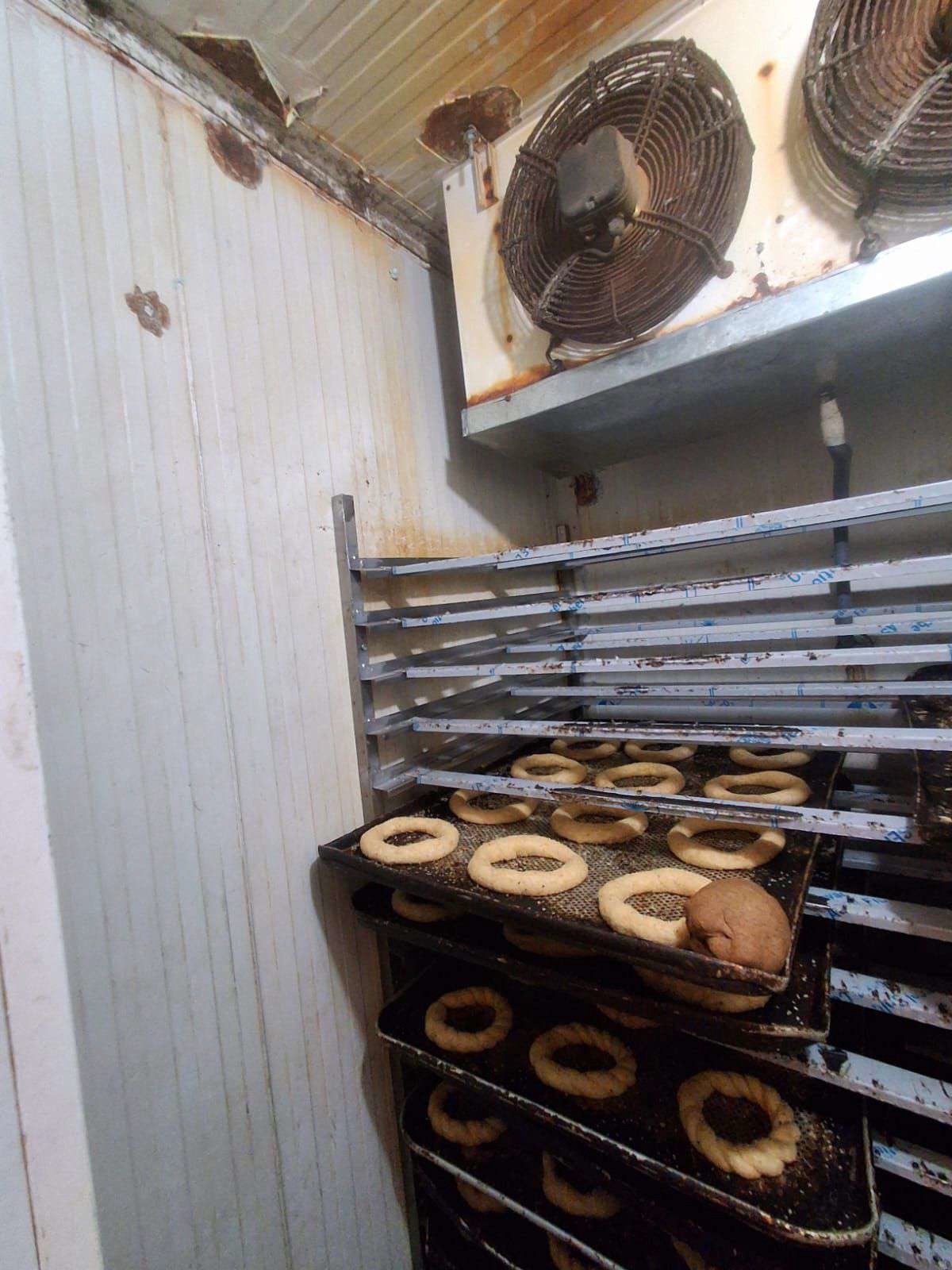 “Megastore” və “The Place”da istehlaka yararsız qida məhsulları aşkarlandı