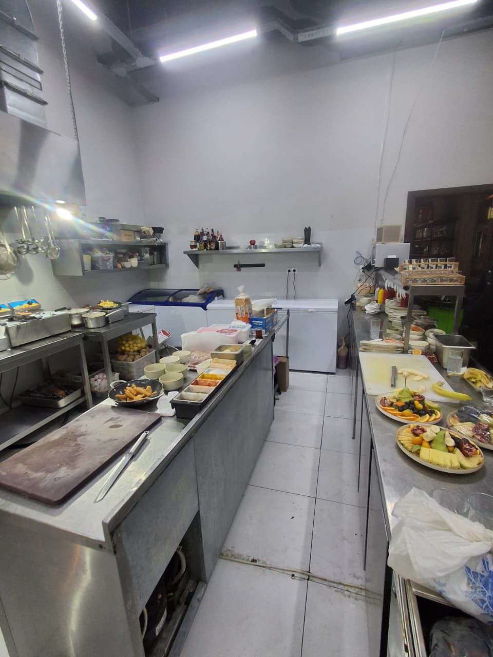 “Megastore” və “The Place”da istehlaka yararsız qida məhsulları aşkarlandı