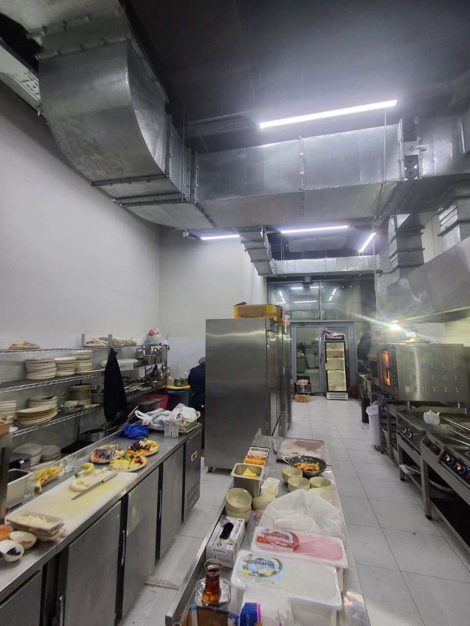 “Megastore” və “The Place”da istehlaka yararsız qida məhsulları aşkarlandı