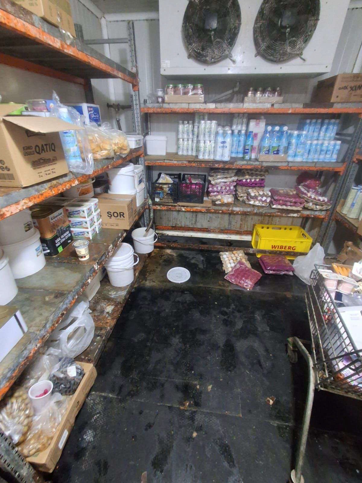 “Megastore” və “The Place”da istehlaka yararsız qida məhsulları aşkarlandı