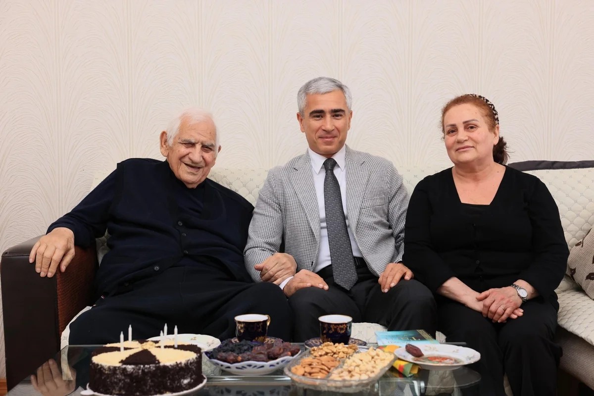 Anar Ələkbərov Nəriman Həsənzadəni evində ziyarət etdi - FOTOLAR