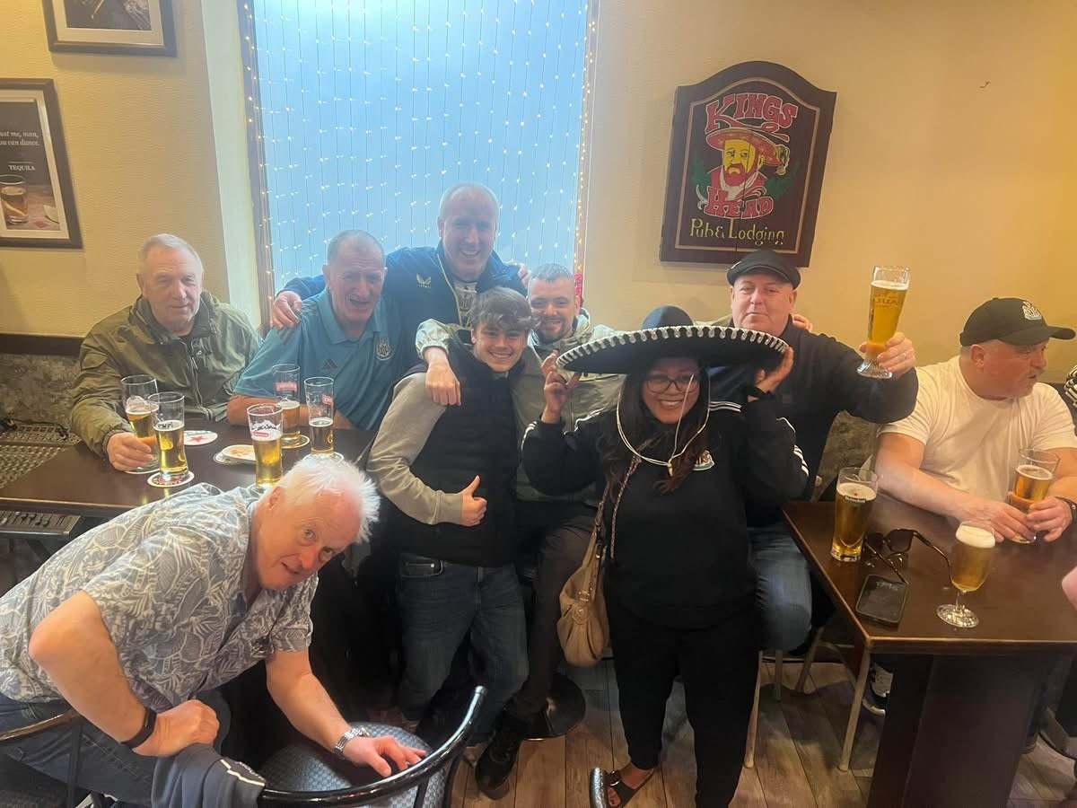 Pul səndə, bir də "Nyukasl" fanatlarında - FOTOLAR