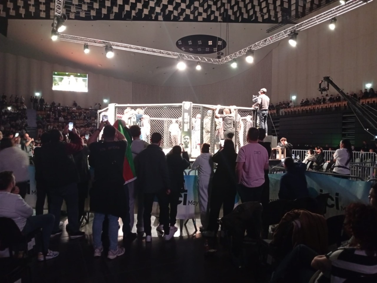 MMA turnirində azərbaycanlı idmançıya diaspor dəstəyi - FOTO