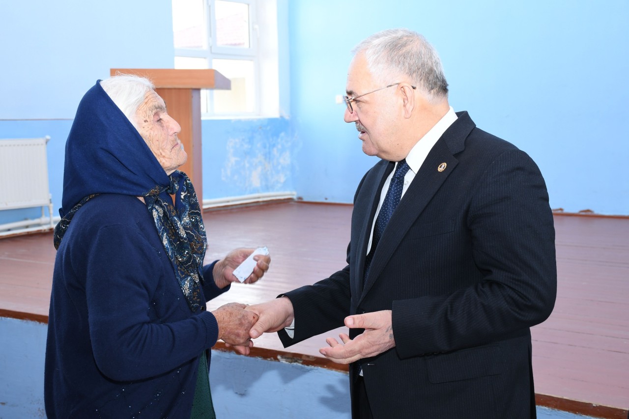 Vaqif Həsənov Birinci Dördyol qəsəbəsində səyyar qəbul-görüş keçirib - FOTOLAR