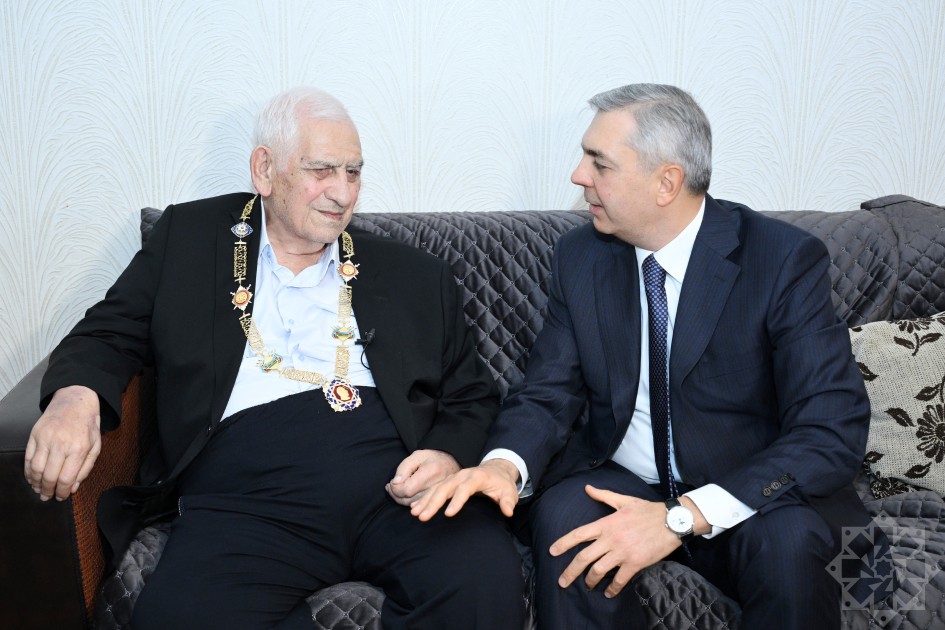 Samir Nuriyev Nəriman Həsənzadəyə “Heydər Əliyev” ordenini təqdim etdi - FOTOLAR