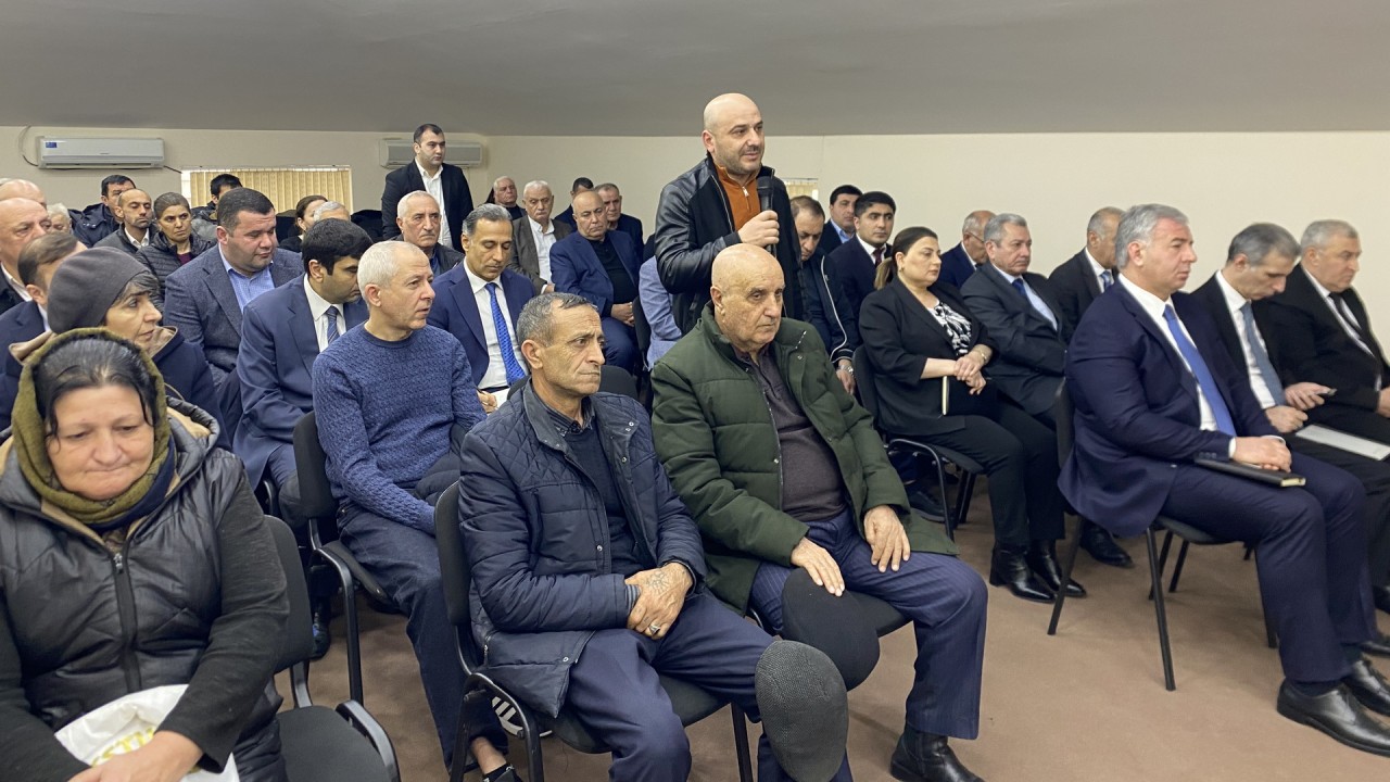 Elşad Həsənov ərazidə sakinlərlə görüş keçirdi - FOTOLAR