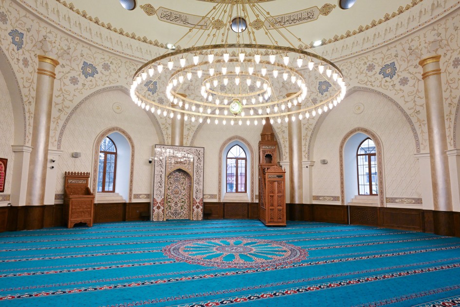 Leyla və Alena Əliyevalar Cümə məscidində - FOTOLAR