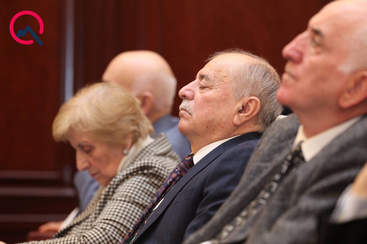 AMEA-nın iclasında yatdılar - FOTOLAR