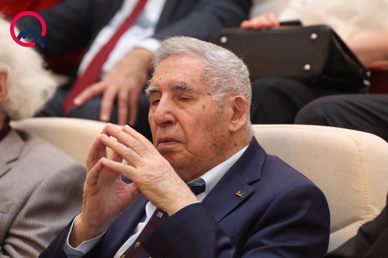 AMEA-nın iclasında yatdılar - FOTOLAR