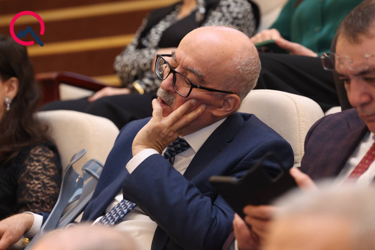 AMEA-nın iclasında yatdılar - FOTOLAR