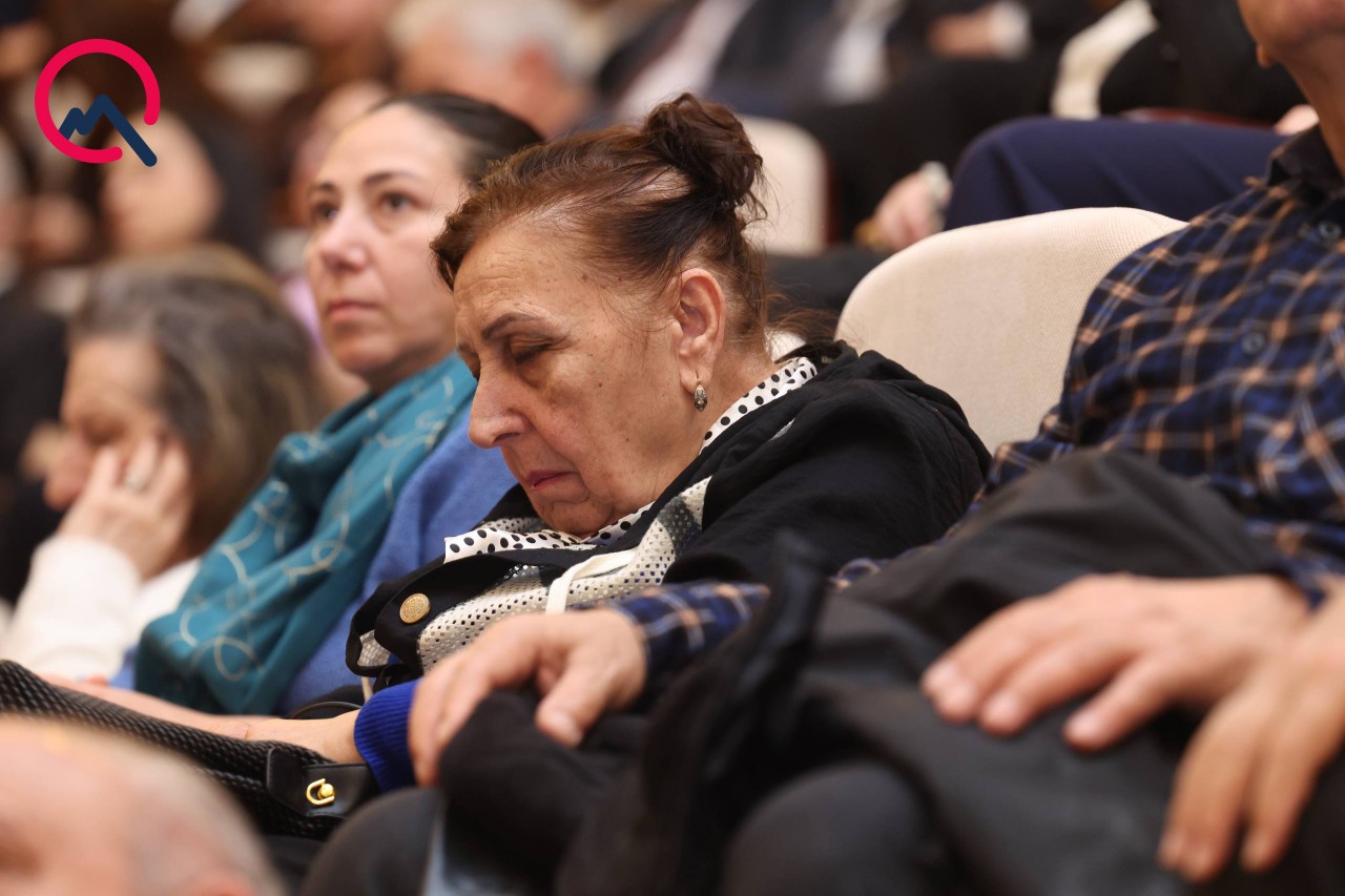 AMEA-nın iclasında yatdılar - FOTOLAR