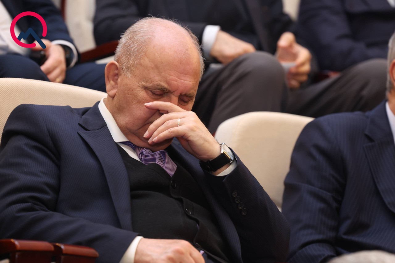 AMEA-nın iclasında yatdılar - FOTOLAR