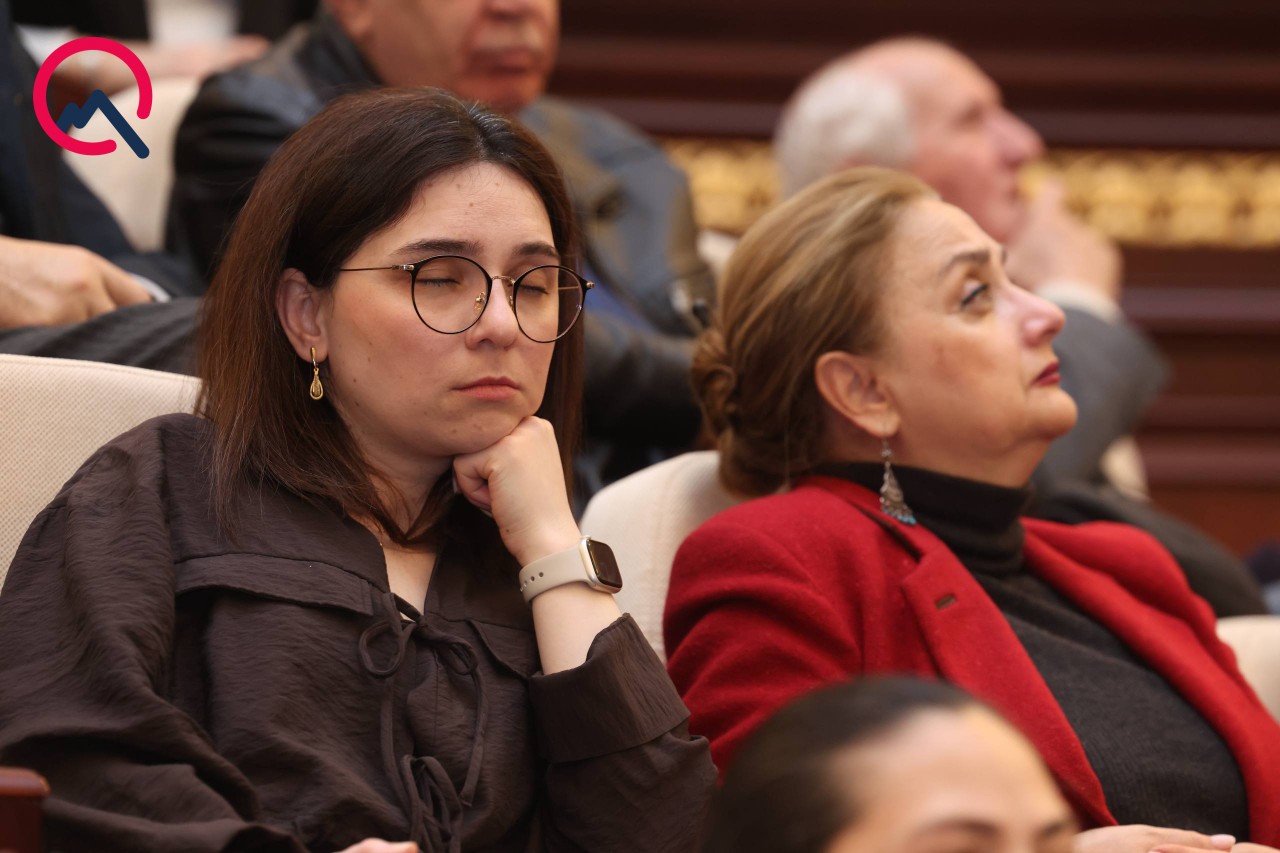 AMEA-nın iclasında yatdılar - FOTOLAR