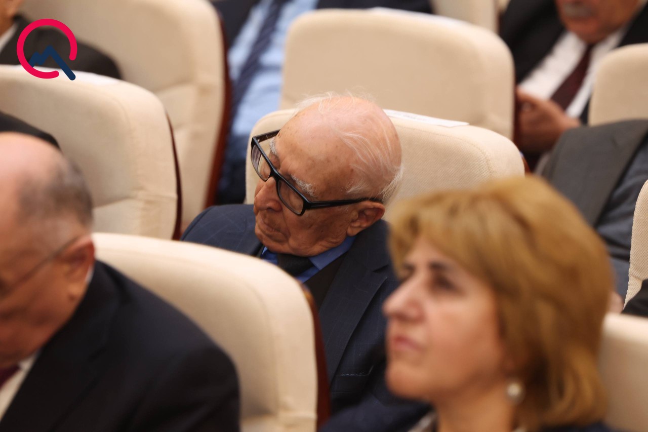 AMEA-nın iclasında yatdılar - FOTOLAR