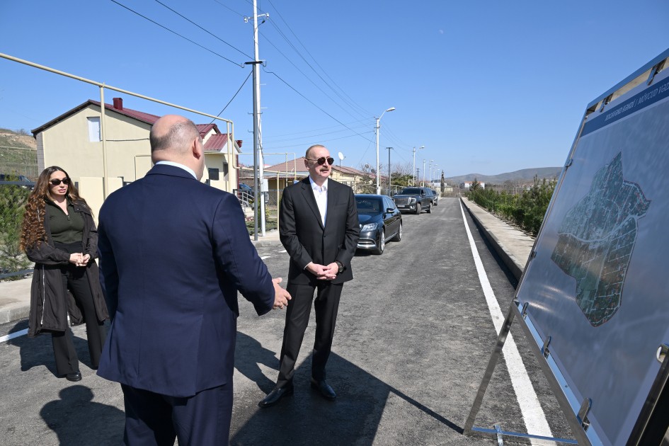 İlham Əliyev xanımı və qızı ilə Xocavənd sakininin qonağı oldu - FOTOLAR (YENİLƏNİB)