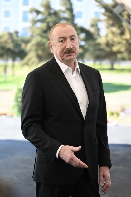 Prezident və ailəsi sakinlərlə görüşdü - FOTOLAR+VİDEO