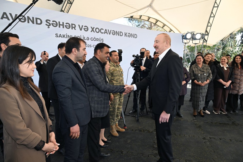 Prezident və ailəsi sakinlərlə görüşdü - FOTOLAR+VİDEO