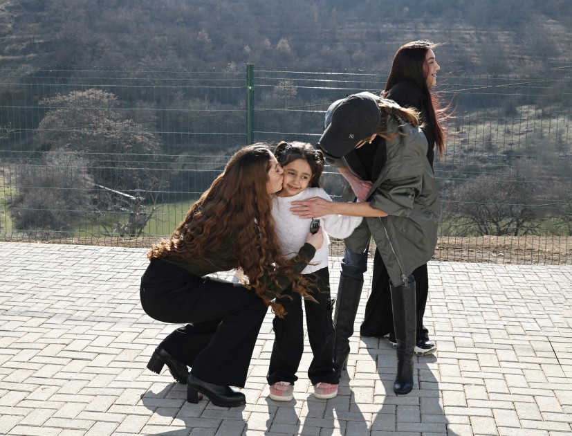 Xanabadın balaca sakini ilə səmimi dialoq - "Gəl, Mehriban xanımla görüş" (FOTOLAR)