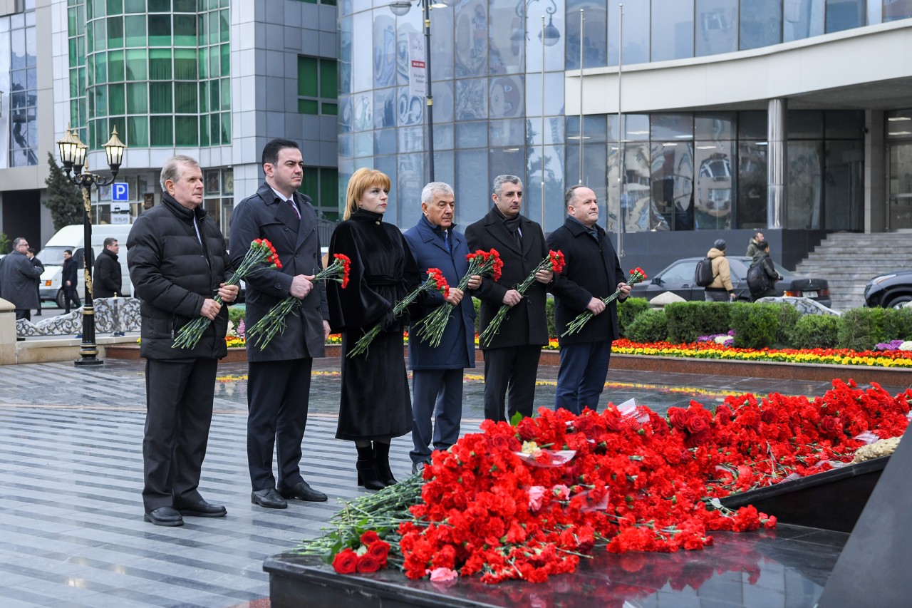 BMU-nun kollektivi Xocalı soyqırımı abidəsini ziyarət edib - FOTOLAR