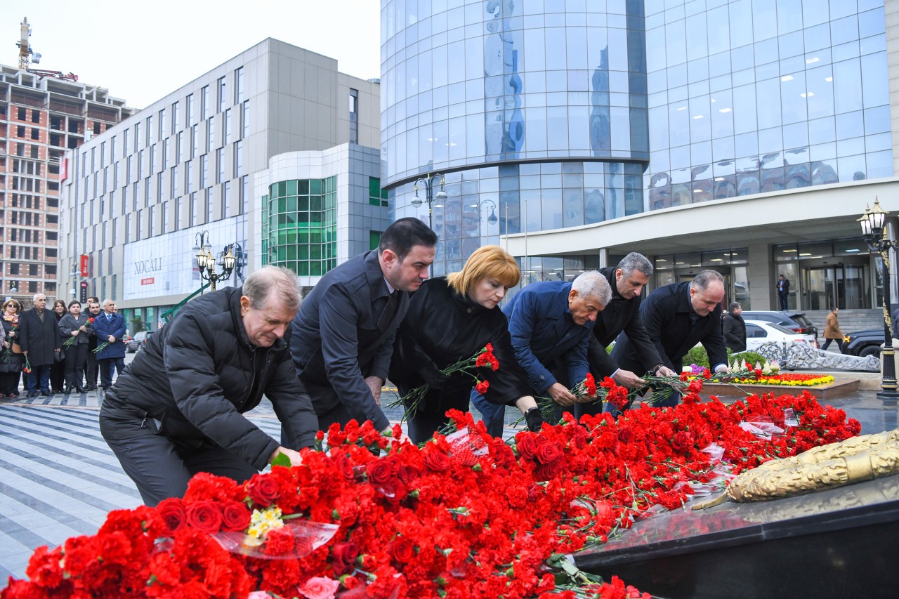 BMU-nun kollektivi Xocalı soyqırımı abidəsini ziyarət edib - FOTOLAR