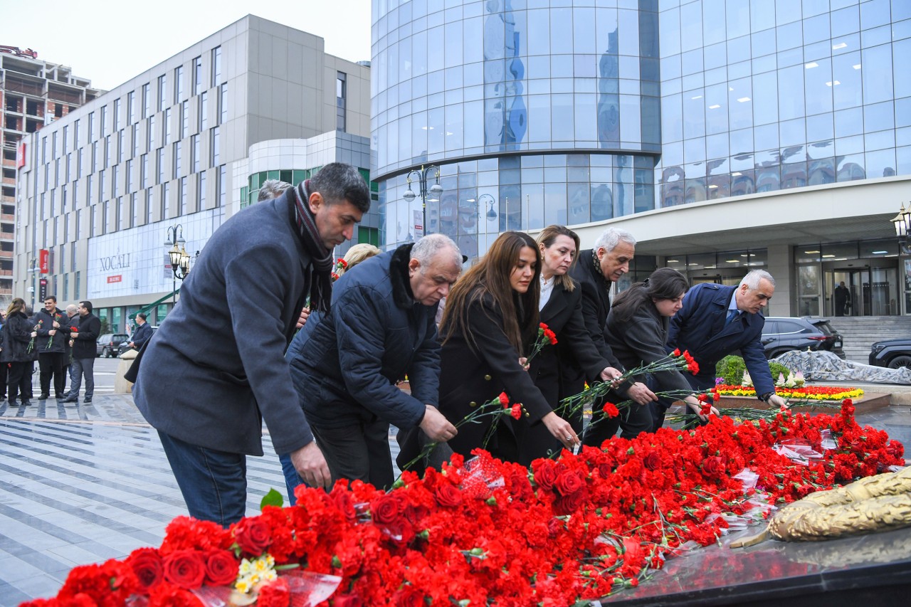 BMU-nun kollektivi Xocalı soyqırımı abidəsini ziyarət edib - FOTOLAR