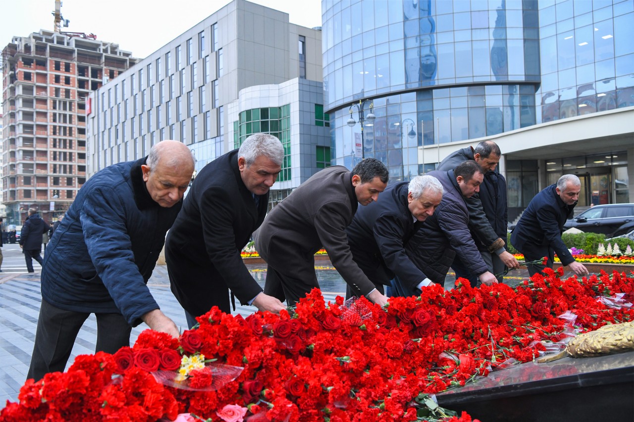 BMU-nun kollektivi Xocalı soyqırımı abidəsini ziyarət edib - FOTOLAR