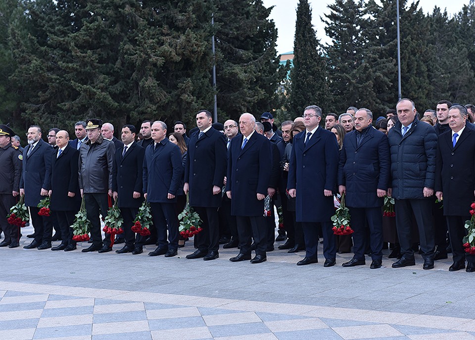 Sumqayıtda Xocalı soyqırımı qurbanlarının xatirəsi anılıb - FOTOLAR