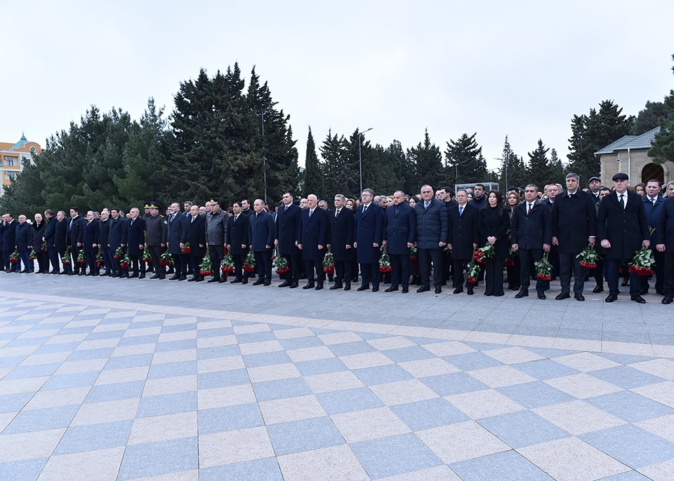Sumqayıtda Xocalı soyqırımı qurbanlarının xatirəsi anılıb - FOTOLAR
