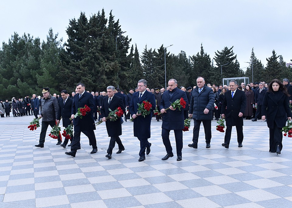 Sumqayıtda Xocalı soyqırımı qurbanlarının xatirəsi anılıb - FOTOLAR