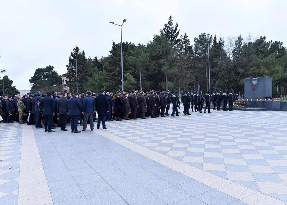 Sumqayıtda Xocalı soyqırımı qurbanlarının xatirəsi anılıb - FOTOLAR