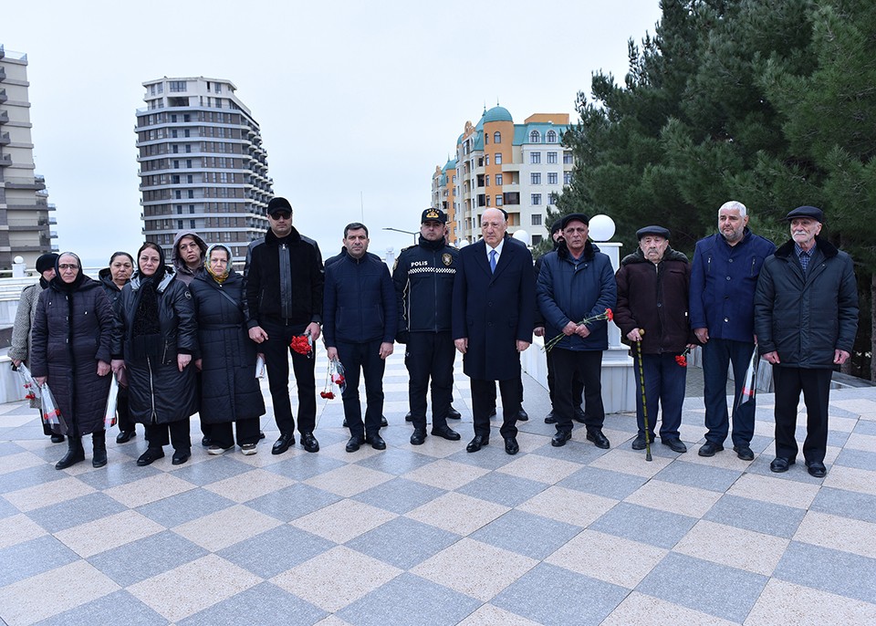 Sumqayıtda Xocalı soyqırımı qurbanlarının xatirəsi anılıb - FOTOLAR