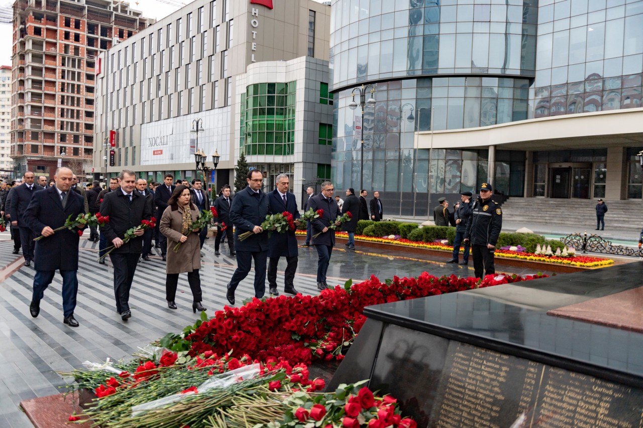 KTN-in kollektivi Xocalı soyqırımı abidəsini ziyarət edib - FOTOLAR