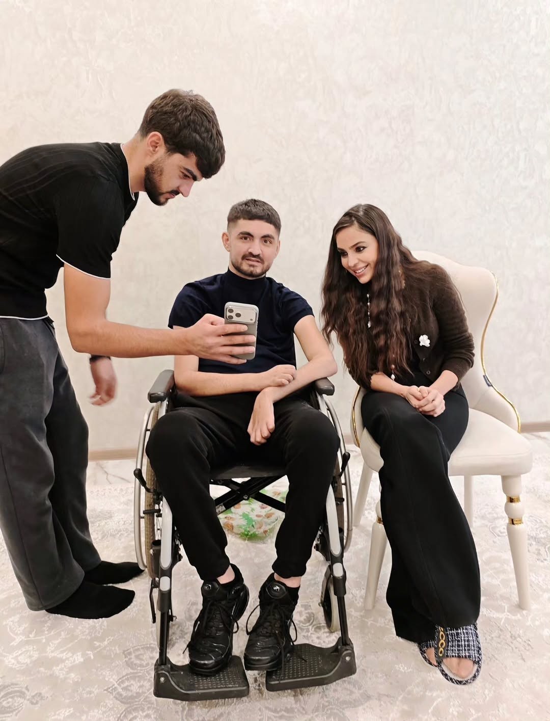 Leyla Əliyeva Vətən müharibəsi qazisi ilə görüşdü - FOTOLAR