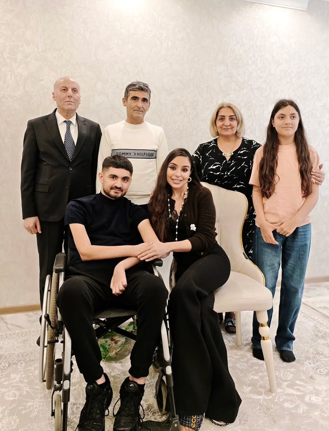 Leyla Əliyeva Vətən müharibəsi qazisi ilə görüşdü - FOTOLAR