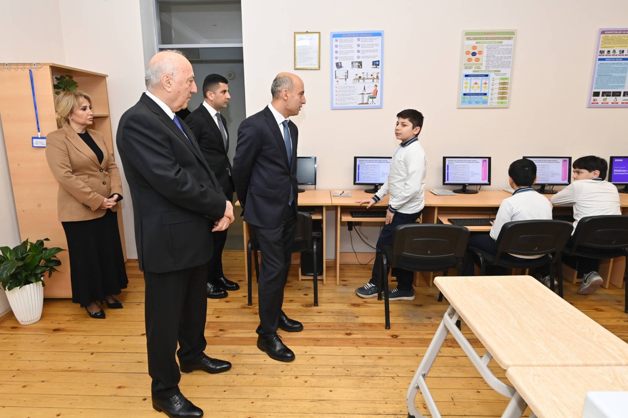 Elm və təhsil naziri Sumqayıtdakı 1 nömrəli tam orta məktəbdə - FOTOLAR