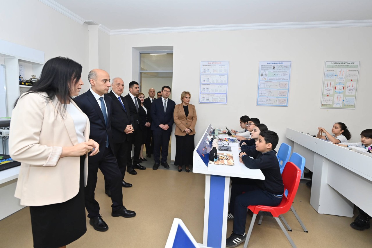 Elm və təhsil naziri Sumqayıtdakı 1 nömrəli tam orta məktəbdə - FOTOLAR