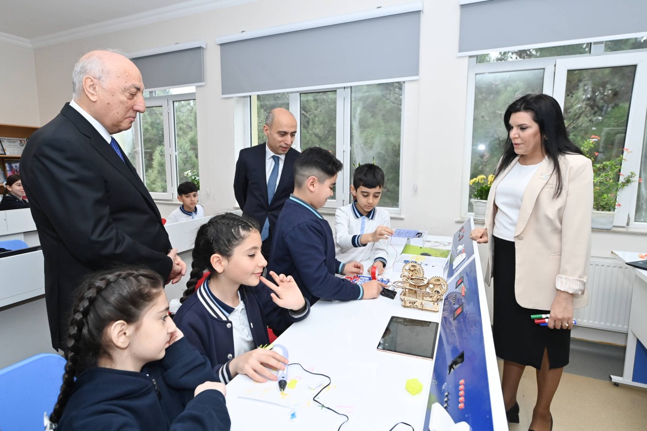 Elm və təhsil naziri Sumqayıtdakı 1 nömrəli tam orta məktəbdə - FOTOLAR