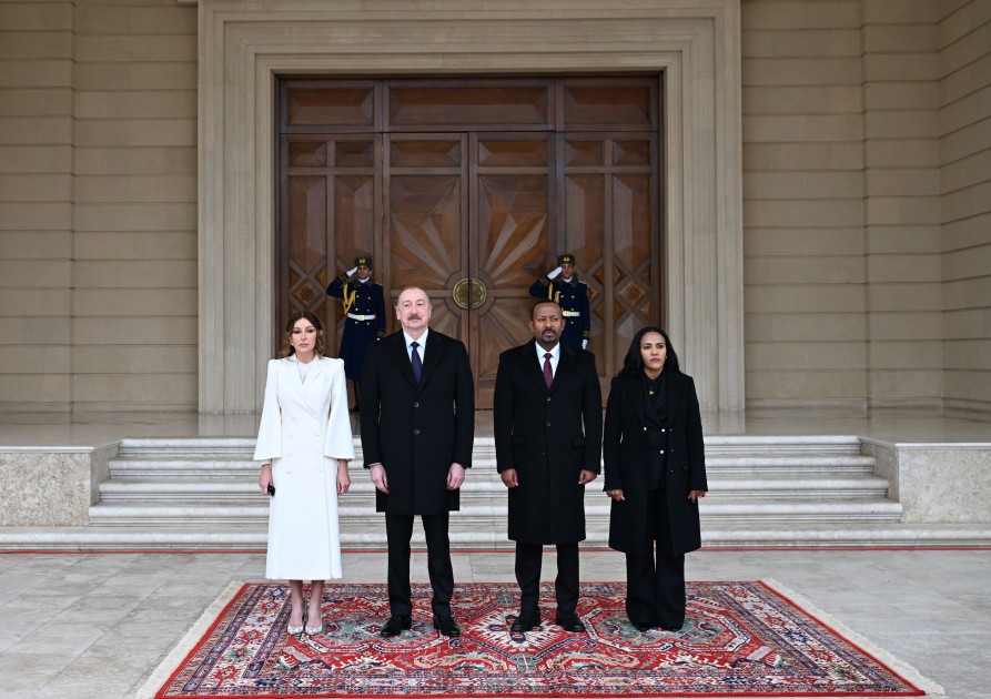 İlham Əliyev və birinci xanım Efiopiyanın Baş nazirini qarşıladı - FOTOLAR