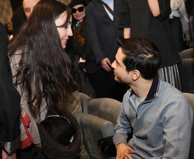 Leyla Əliyeva “Neft bumu hamıya gülümsəyir” tamaşasının nümayişində - FOTOLAR