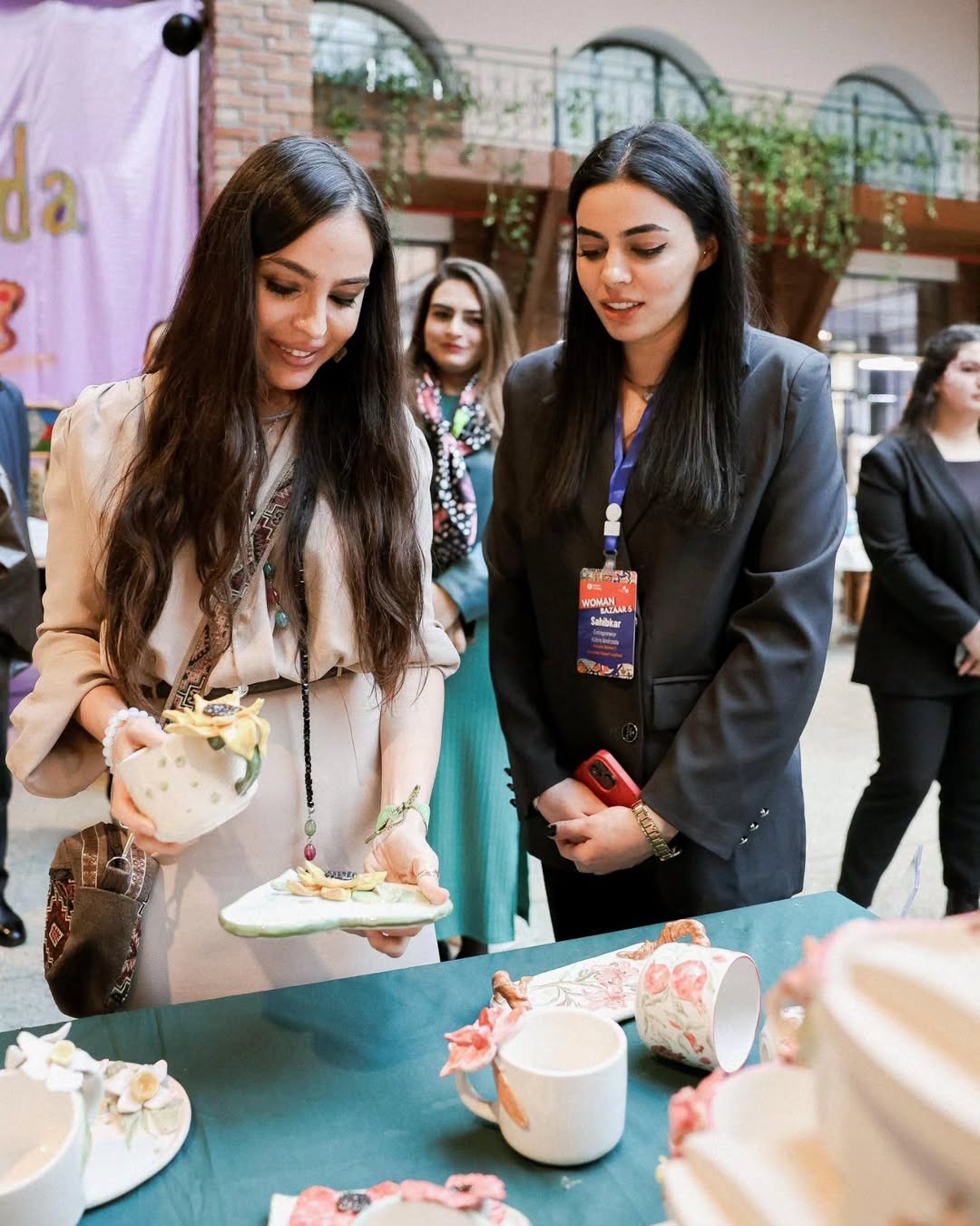 Prezidentin qızları və gəlini "Woman Bazaar" festivalında - FOTOLAR