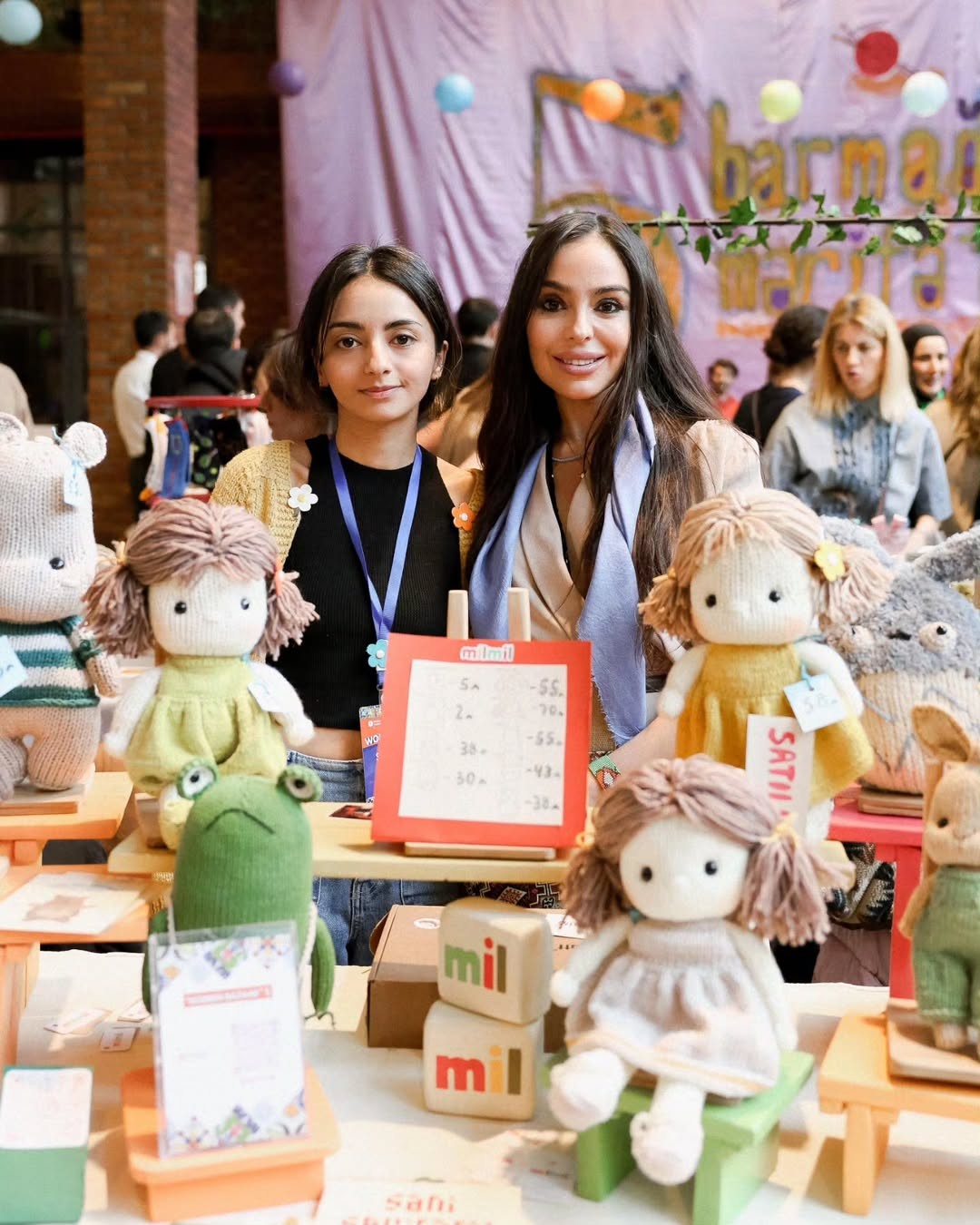 Prezidentin qızları və gəlini "Woman Bazaar" festivalında - FOTOLAR