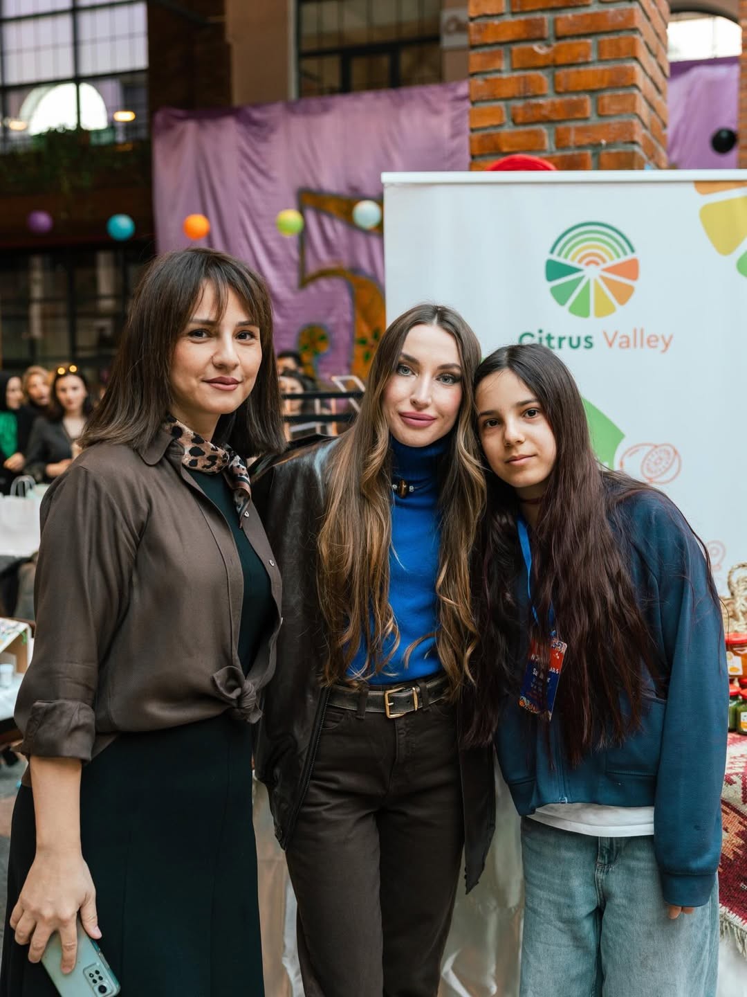 Prezidentin qızları və gəlini "Woman Bazaar" festivalında - FOTOLAR