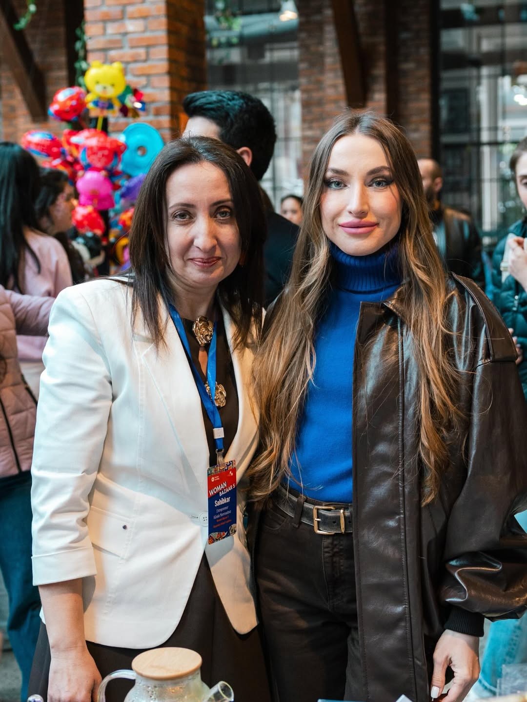 Prezidentin qızları və gəlini "Woman Bazaar" festivalında - FOTOLAR