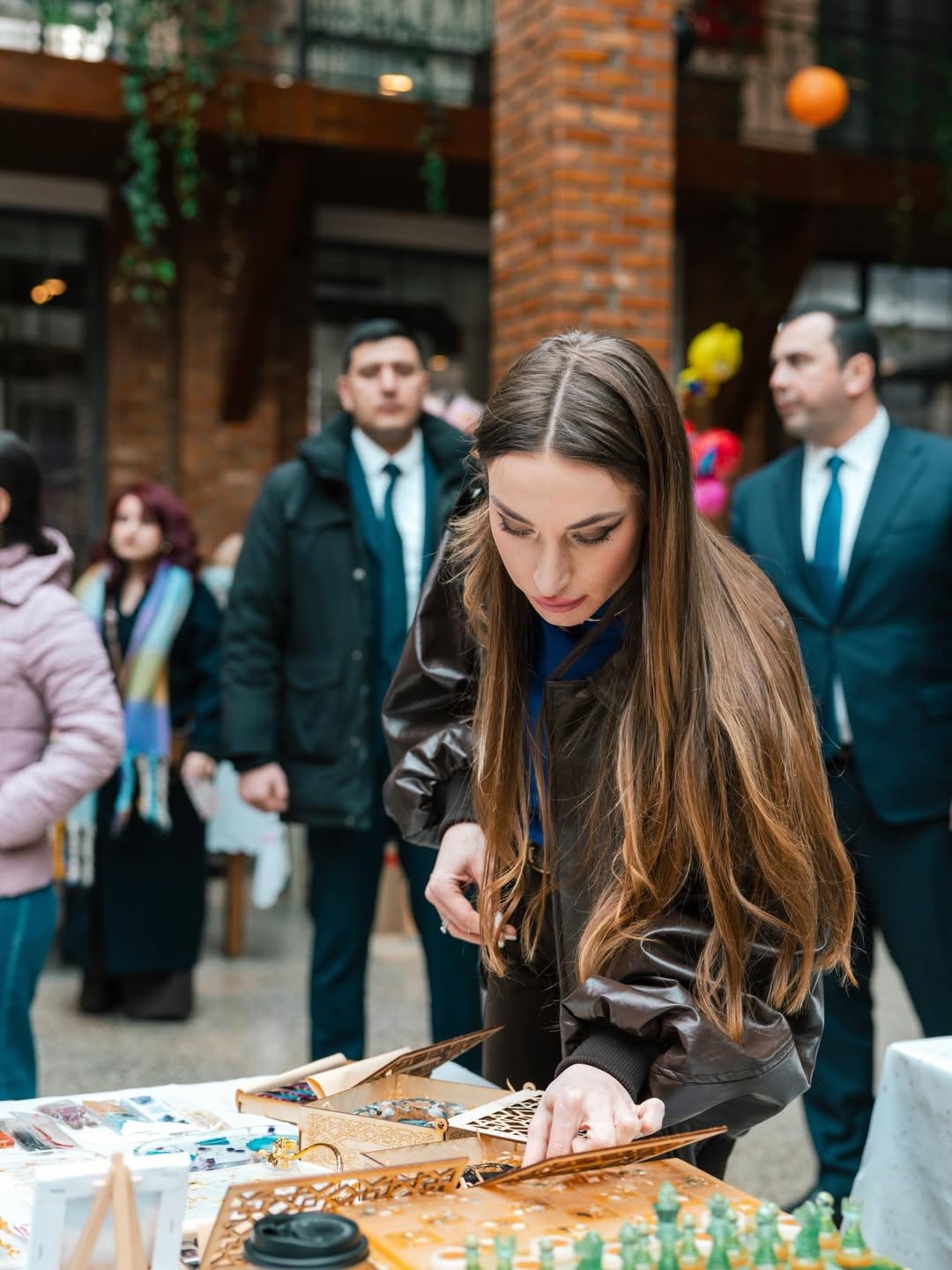 Prezidentin qızları və gəlini "Woman Bazaar" festivalında - FOTOLAR