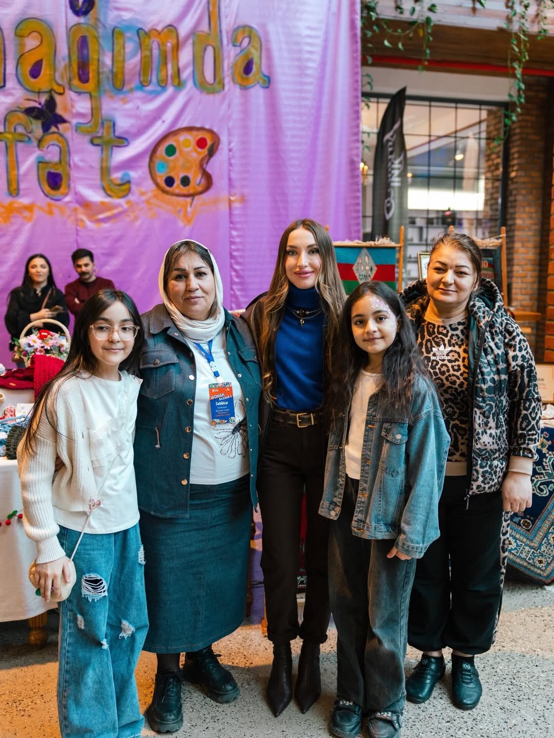 Prezidentin qızları və gəlini "Woman Bazaar" festivalında - FOTOLAR